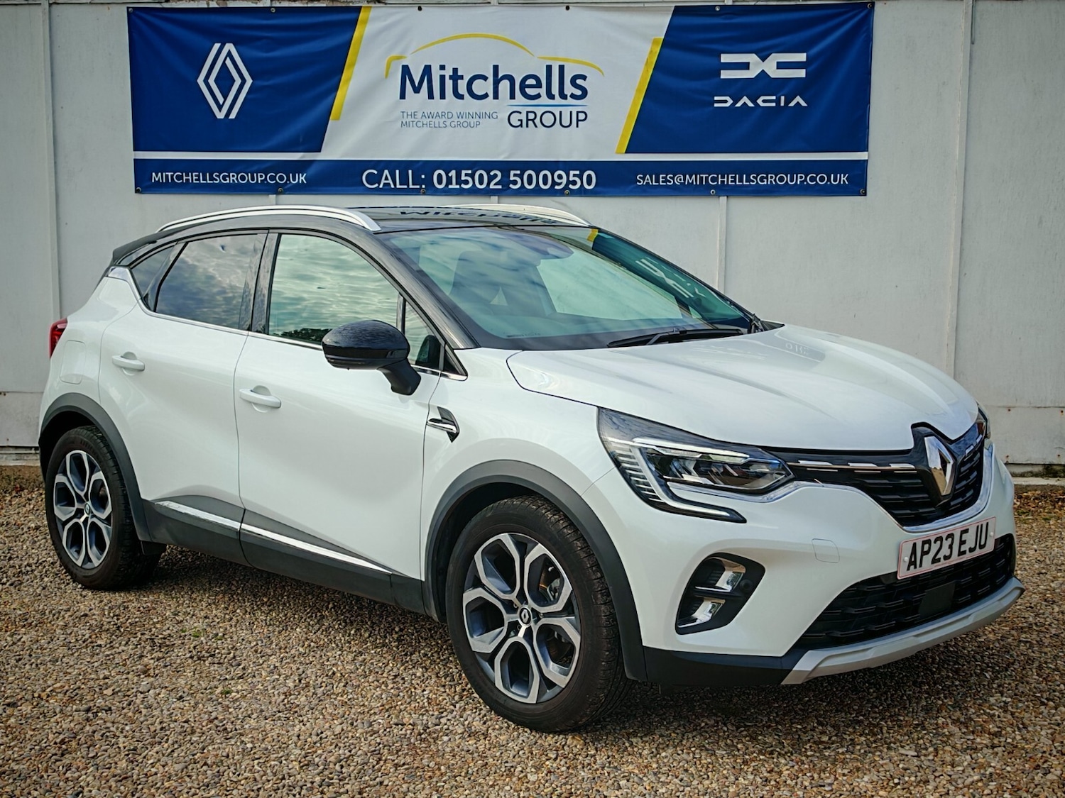 Used Renault Captur 2023 for sale - 76350743: Photo 2