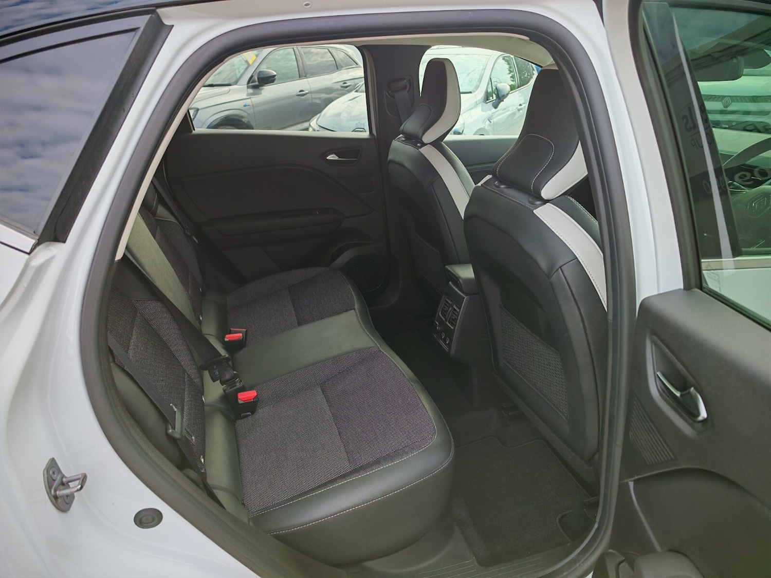 Used Renault Captur 2023 for sale - 76350743: Photo 9