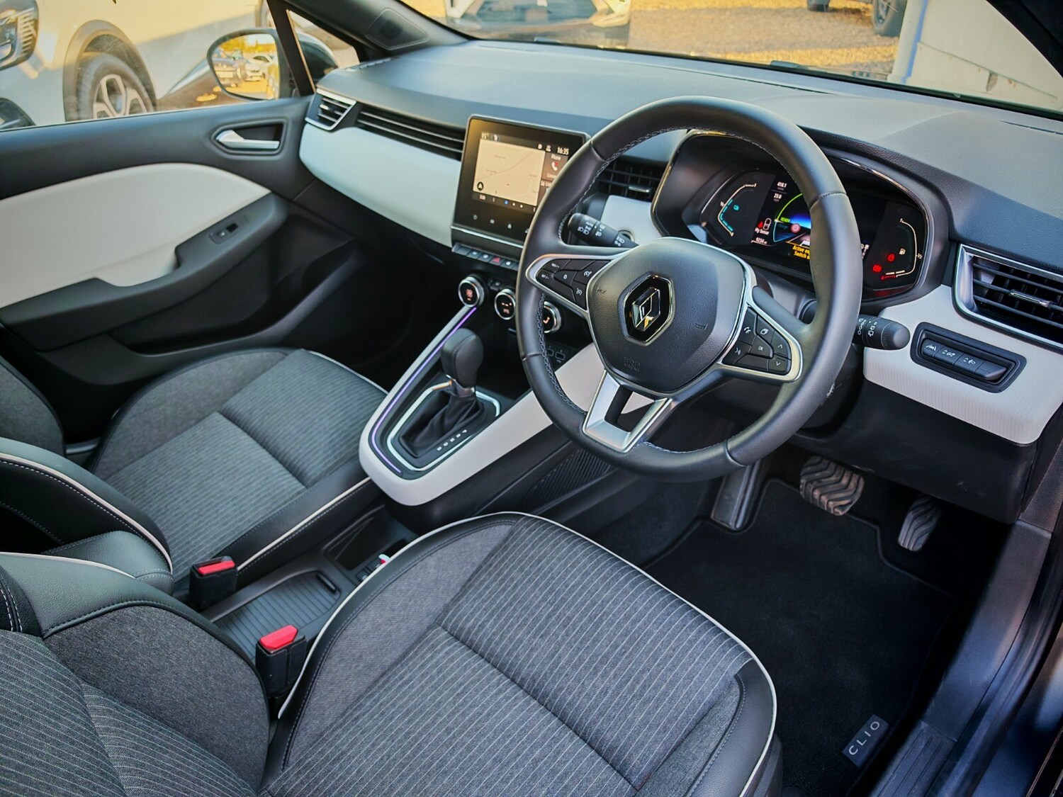 Used Renault Clio 2023 for sale - 76203754: Photo 15