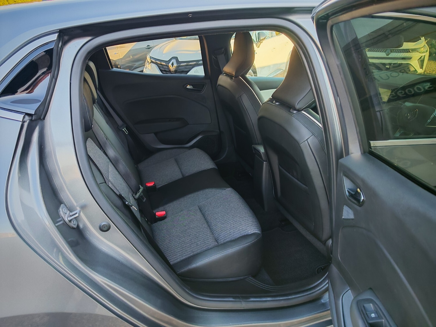 Used Renault Clio 2023 for sale - 76203754: Photo 9