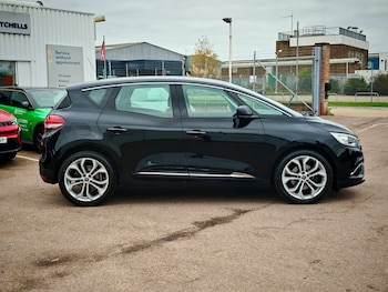 Used Renault Scenic 2019 for sale - 76869822: Photo