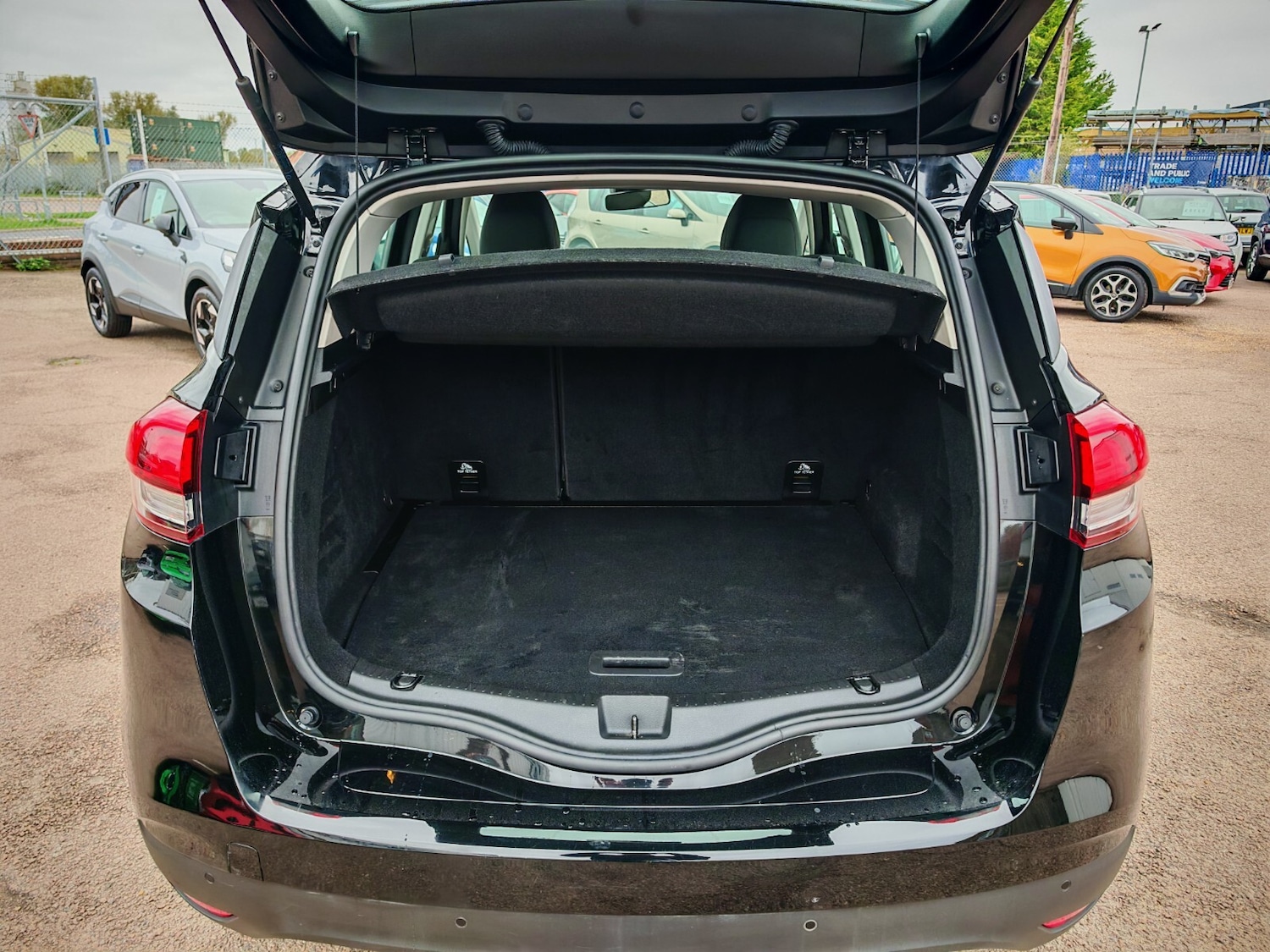 Used Renault Scenic 2019 for sale - 76869822: Photo 8