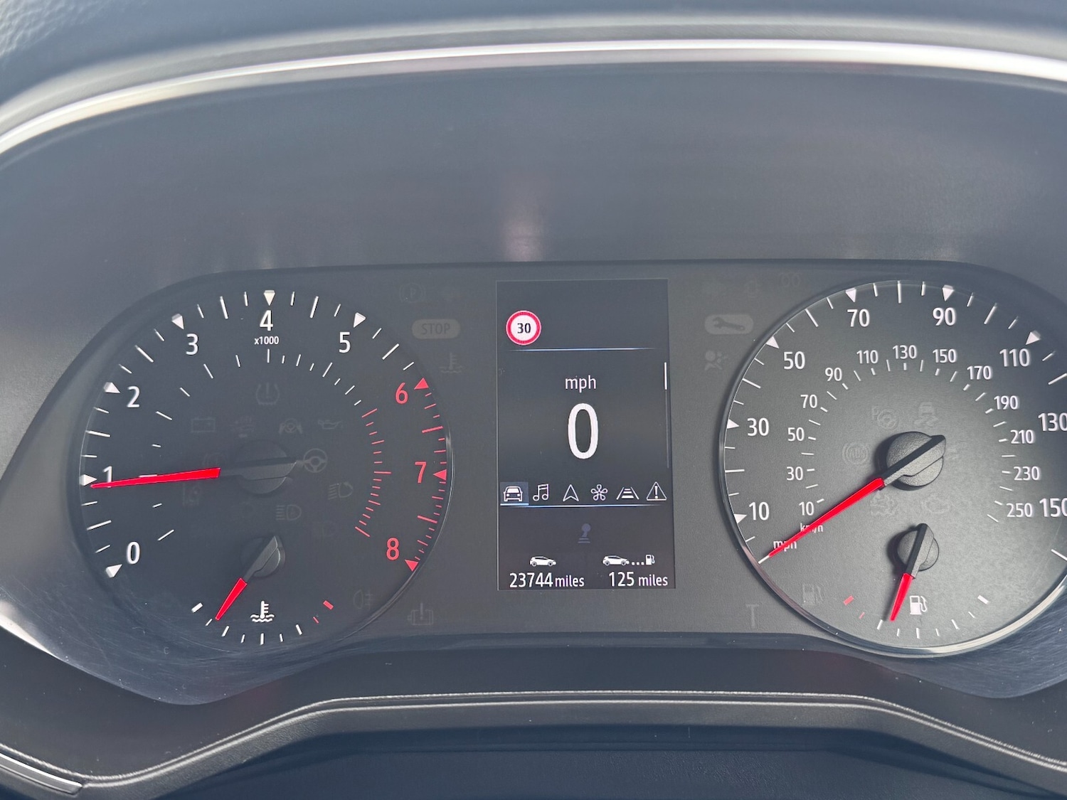 Used Renault Clio 2020 for sale - 76868808: Photo 11