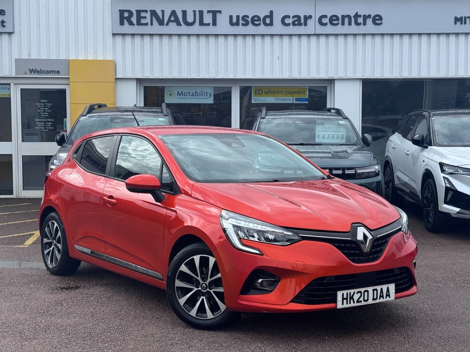 Used Renault Clio 2020 for sale - 76868808: Photo 2