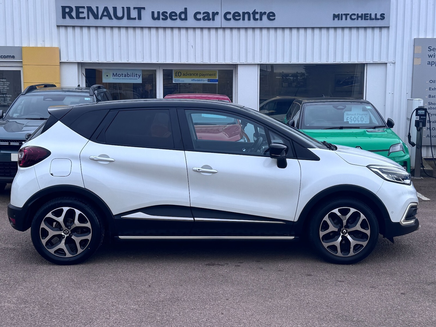 Used Renault Captur 2018 for sale - 76203588: Photo 2