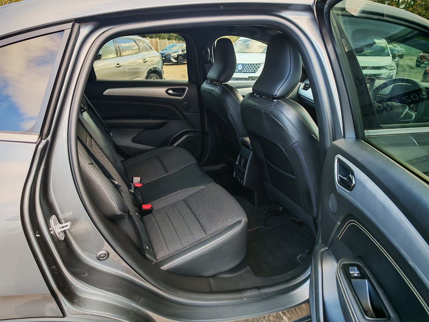 Used Renault Arkana 2023 for sale - 76350910: Photo 8