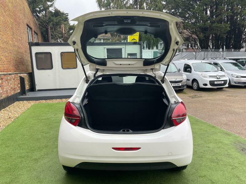 Used Peugeot 208 2015 for sale - 77720776: Photo 21