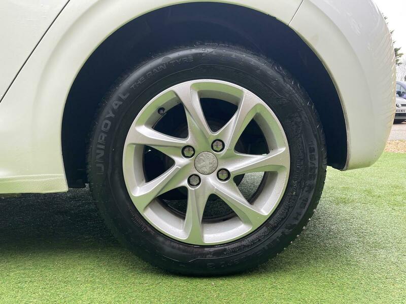 Used Peugeot 208 2015 for sale - 77720776: Photo 27