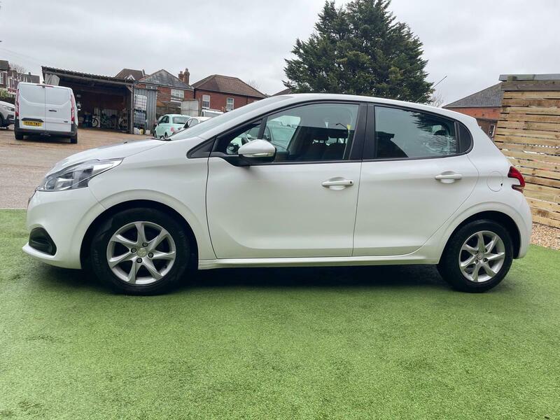 Used Peugeot 208 2015 for sale - 77720776: Photo 6