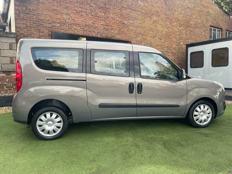 Used Vauxhall Combo 2018 for sale - 77720743: Photo 2