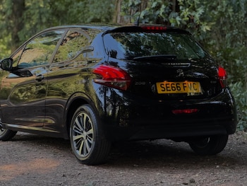 Used Peugeot 208 2017 for sale - 79224031: Photo