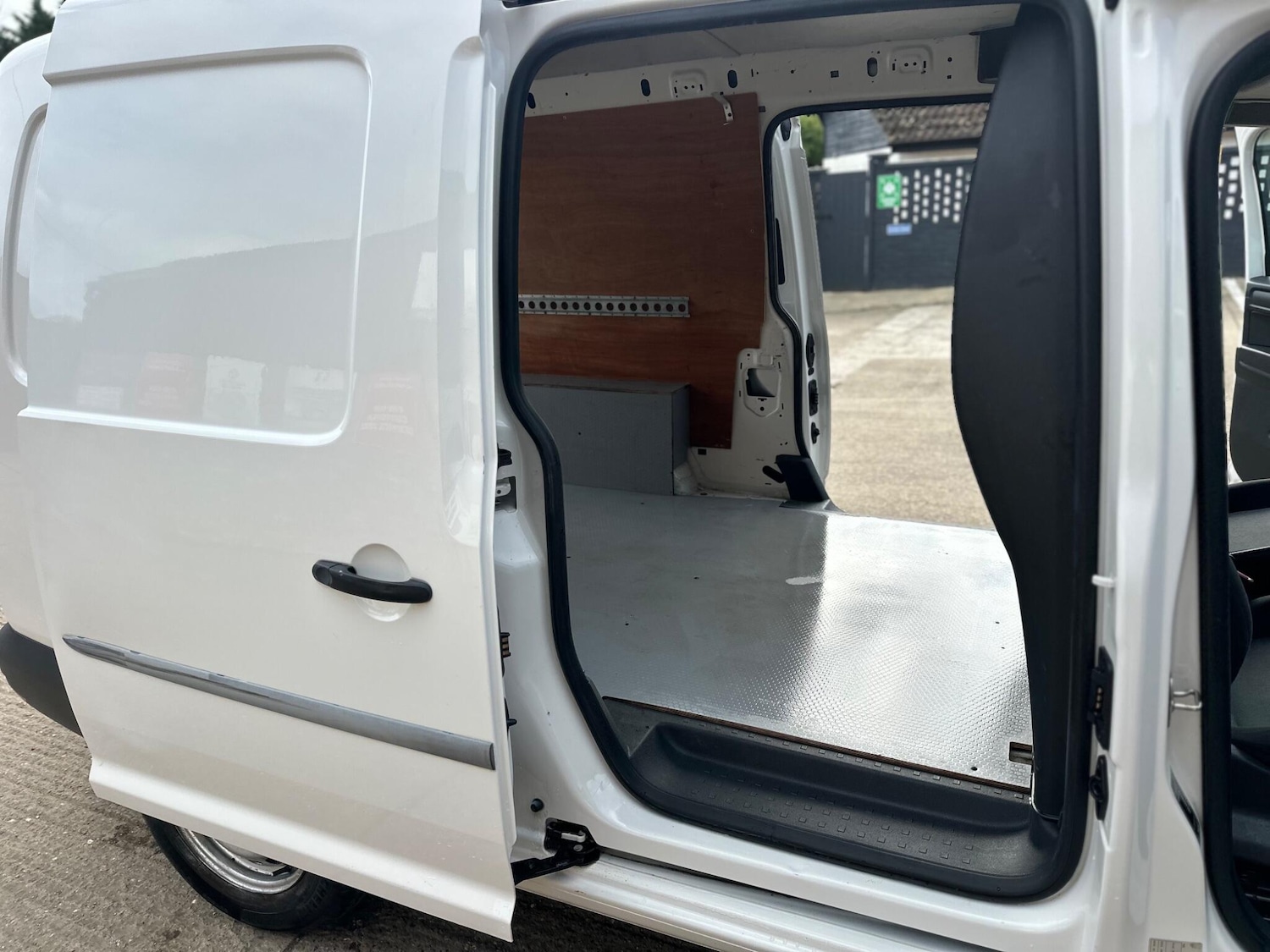 Used Volkswagen Caddy Maxi 2017 for sale - 77493723: Photo 41