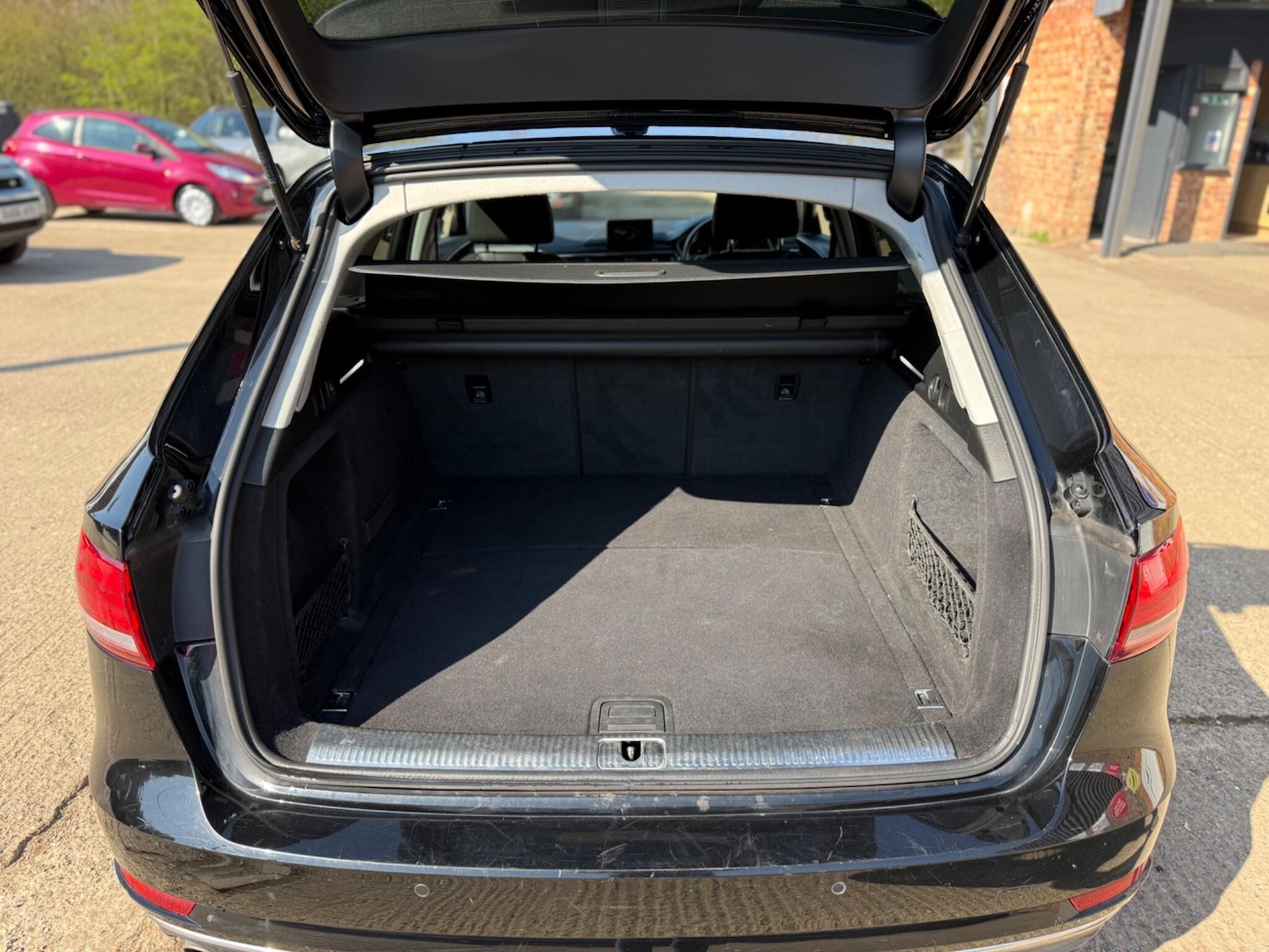 Used Audi A4 Avant 2017 for sale - 77946227: Photo 17