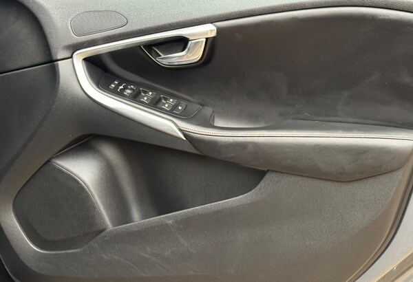 Used Volvo V40 Cross Country 2017 for sale - 75616497: Photo 14