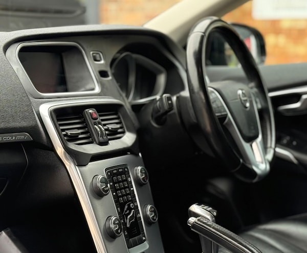 Used Volvo V40 Cross Country 2017 for sale - 75616497: Photo 15