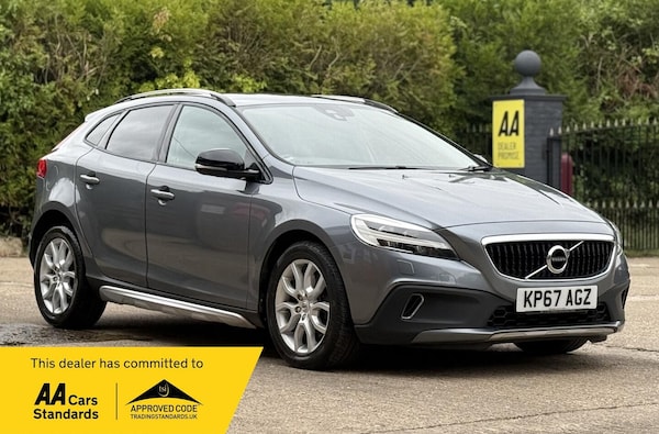Used Volvo V40 Cross Country 2017 for sale - 75616497: Photo 1
