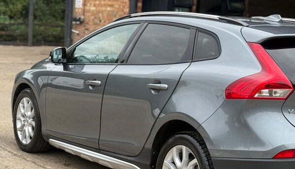 Used Volvo V40 Cross Country 2017 for sale - 75616497: Photo 32