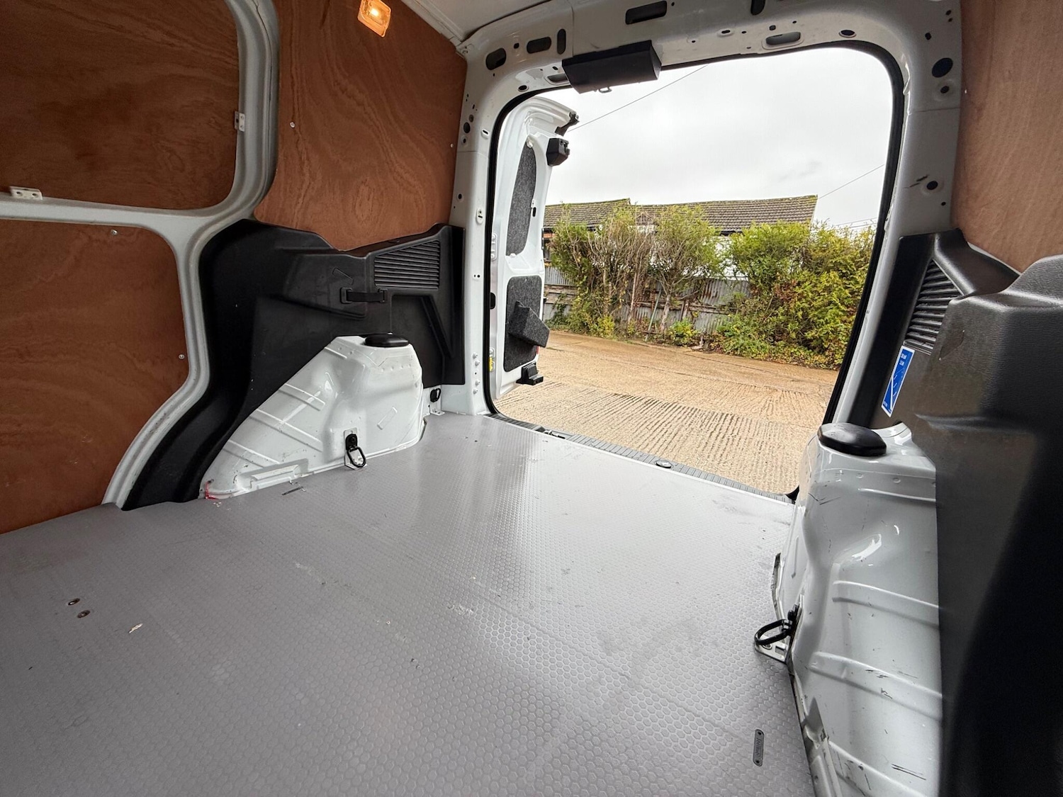 Used Ford Transit Courier 2019 for sale - 76402666: Photo 21