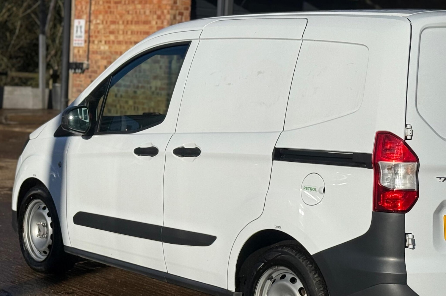 Used Ford Transit Courier 2020 for sale - 77106800: Photo 32