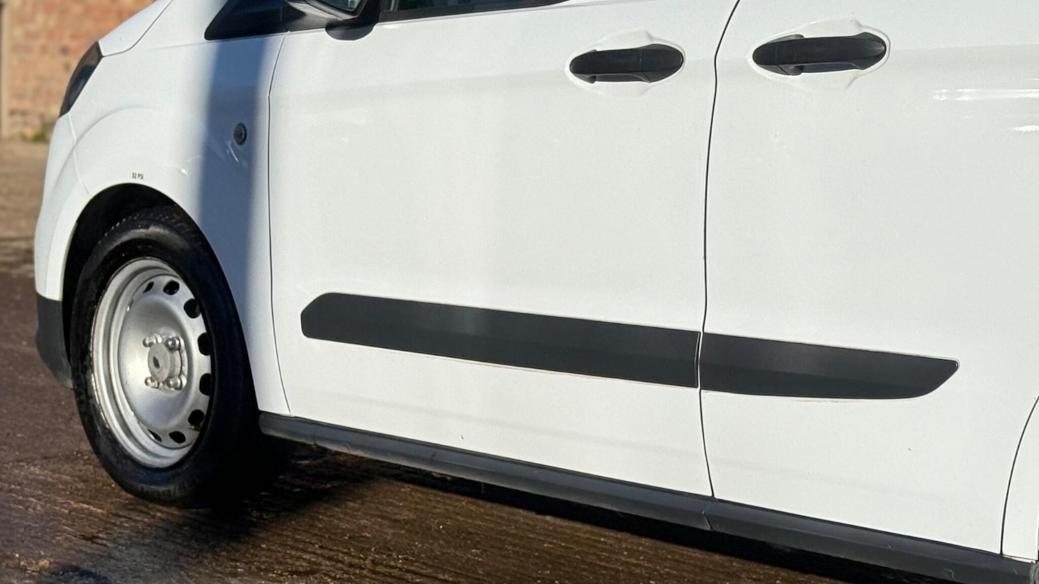 Used Ford Transit Courier 2020 for sale - 77106800: Photo 33