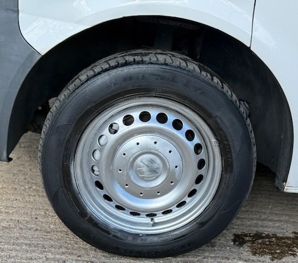 Used Volkswagen Transporter 2011 for sale - 76120206: Photo 28