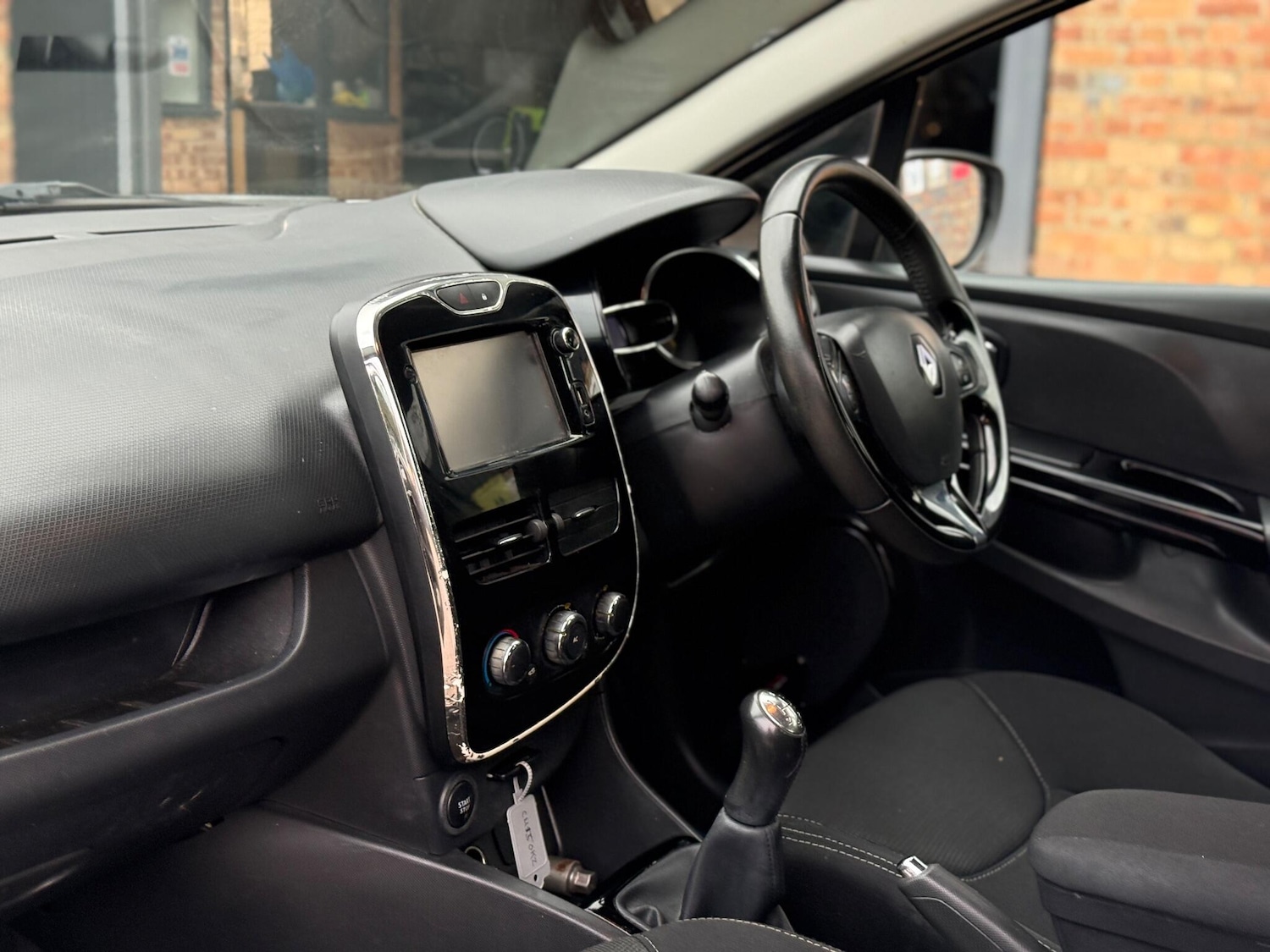 Used Renault Clio 2015 for sale - 76919070: Photo 15