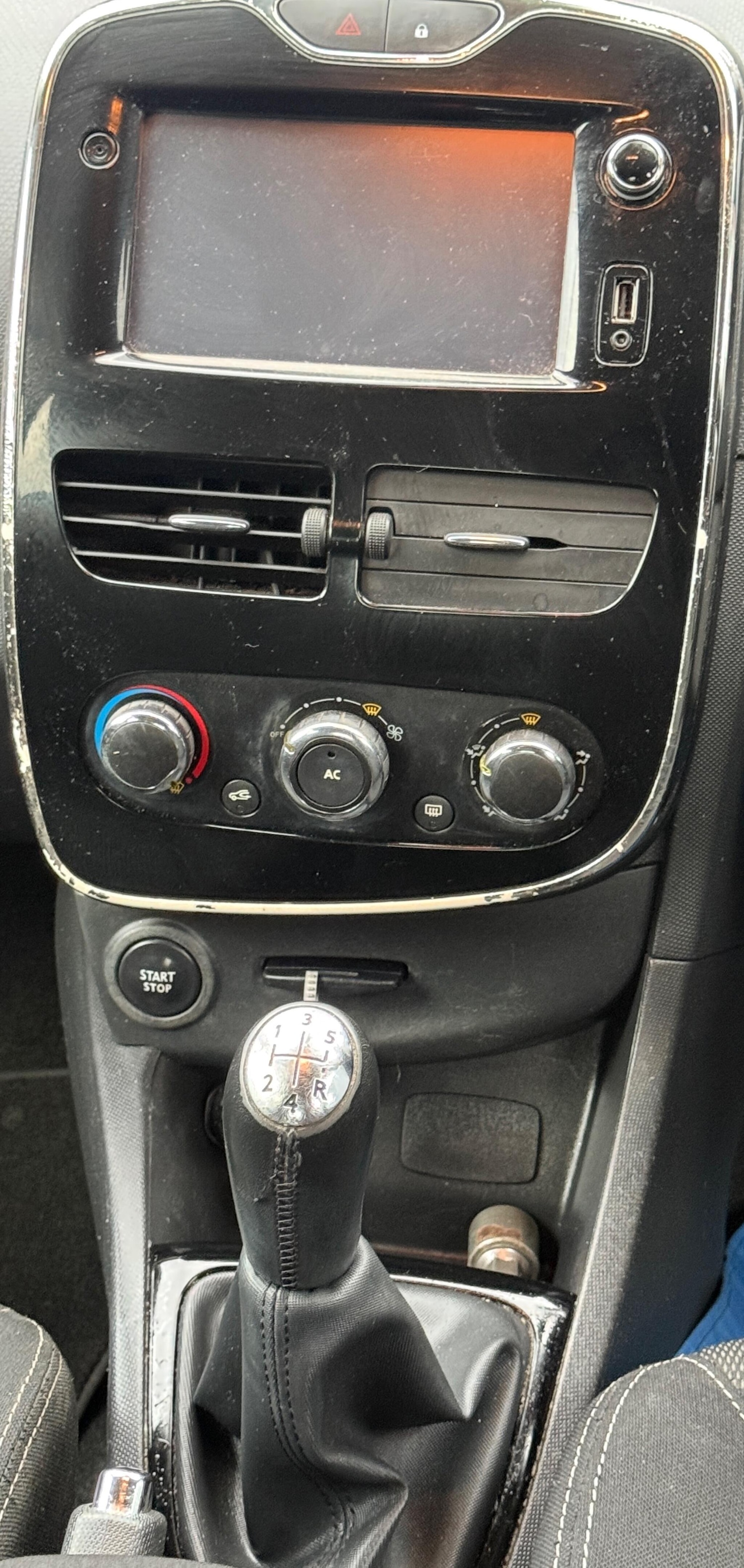 Used Renault Clio 2015 for sale - 76919070: Photo 19