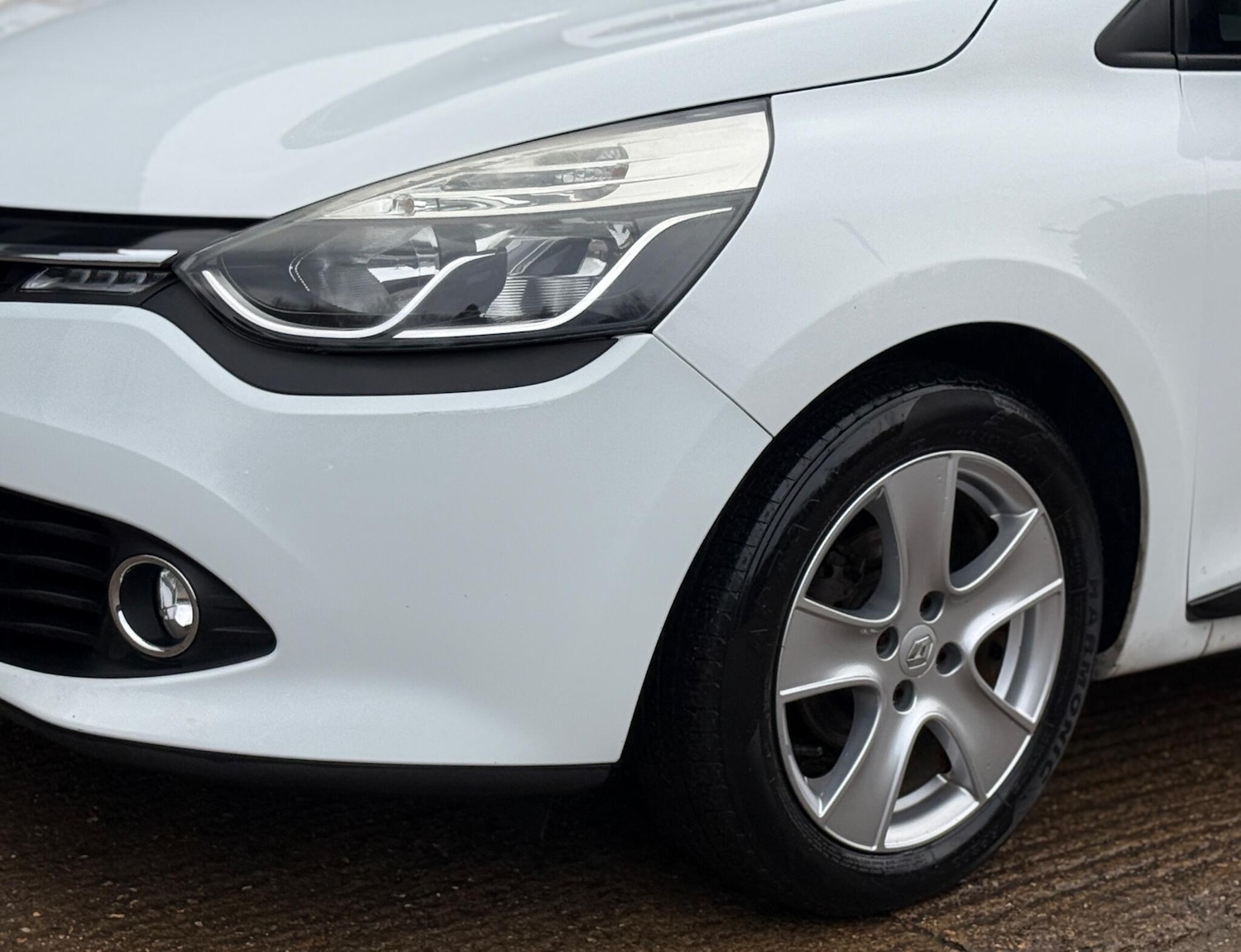 Used Renault Clio 2015 for sale - 76919070: Photo 24