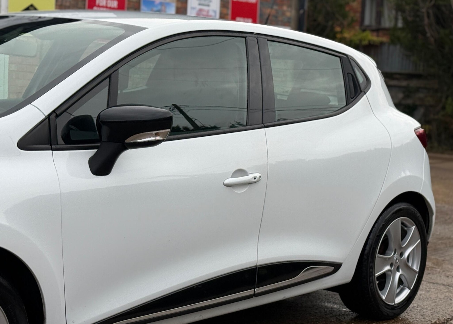 Used Renault Clio 2015 for sale - 76919070: Photo 25