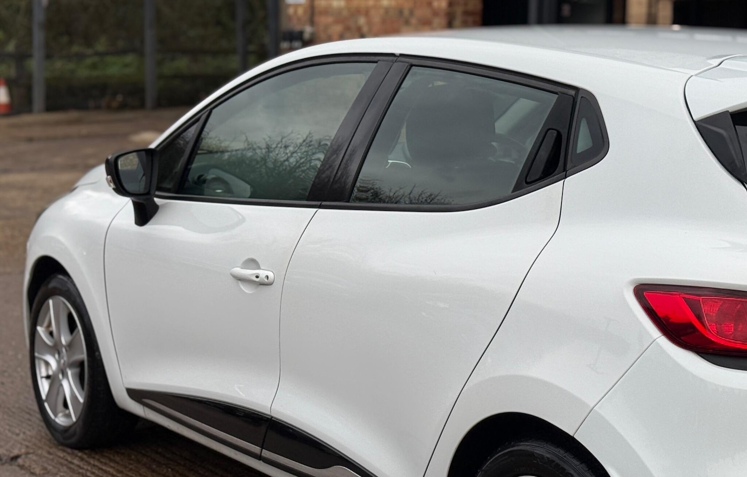 Used Renault Clio 2015 for sale - 76919070: Photo 28