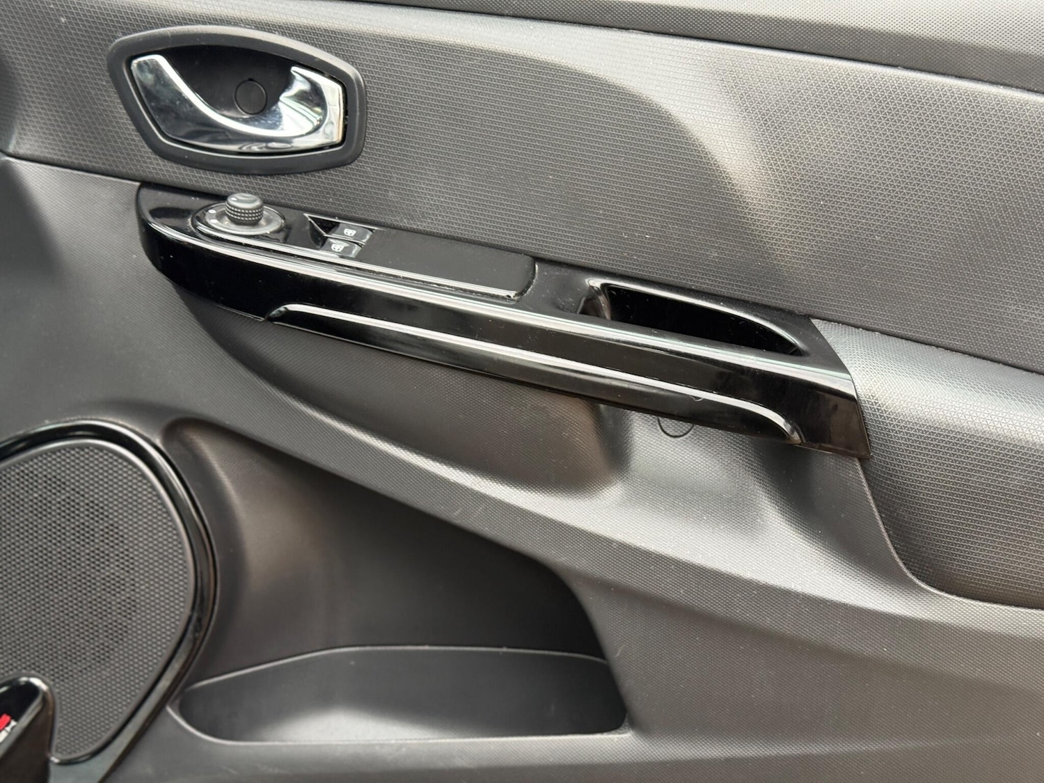 Used Renault Clio 2015 for sale - 76919070: Photo 33