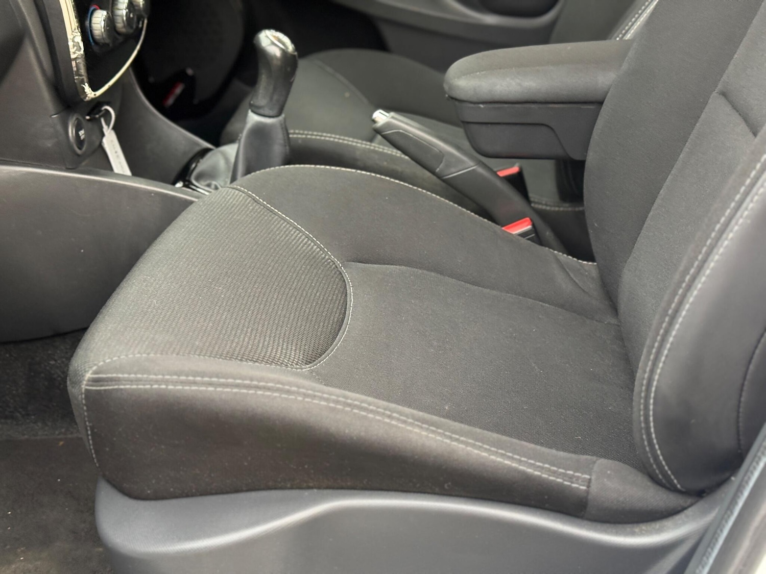 Used Renault Clio 2015 for sale - 76919070: Photo 34