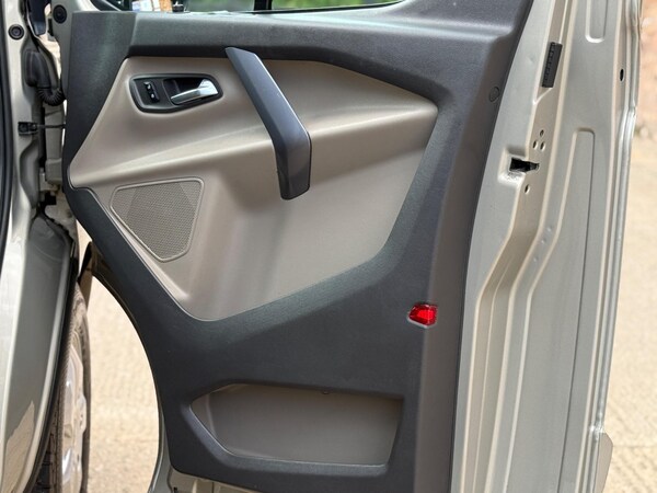 Used Ford Tourneo Custom 2017 for sale - 75361322: Photo 33