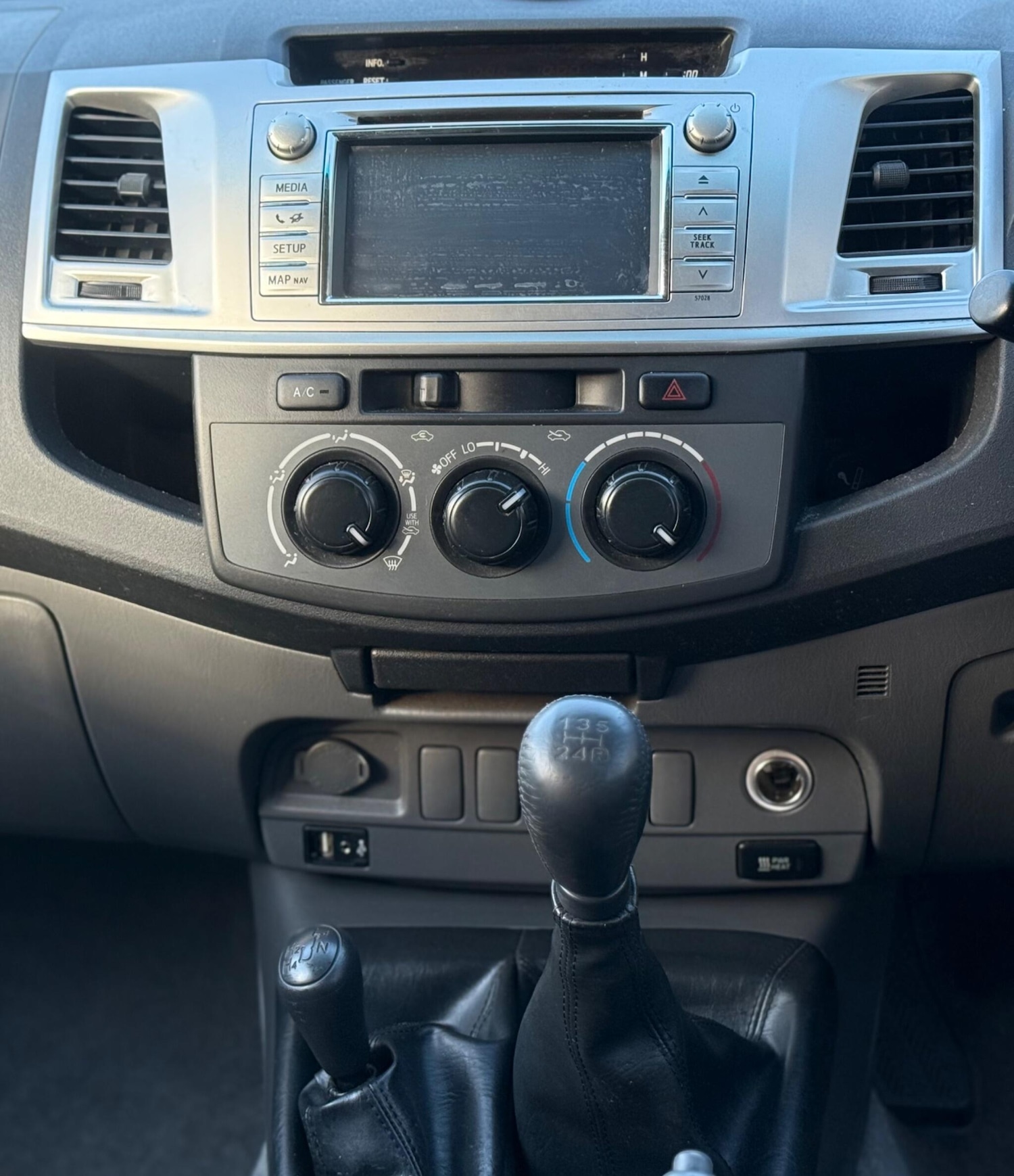 Used Toyota Hilux 2012 for sale - 77220890: Photo 37