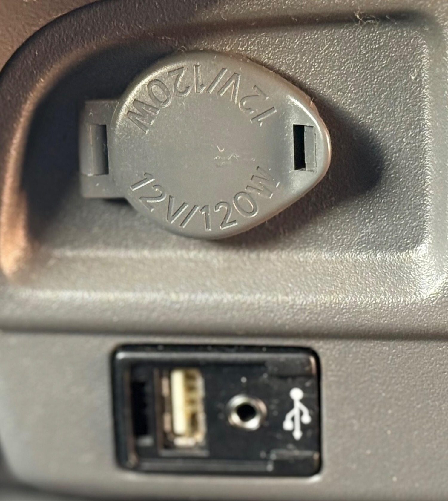 Used Toyota Hilux 2012 for sale - 77220890: Photo 46