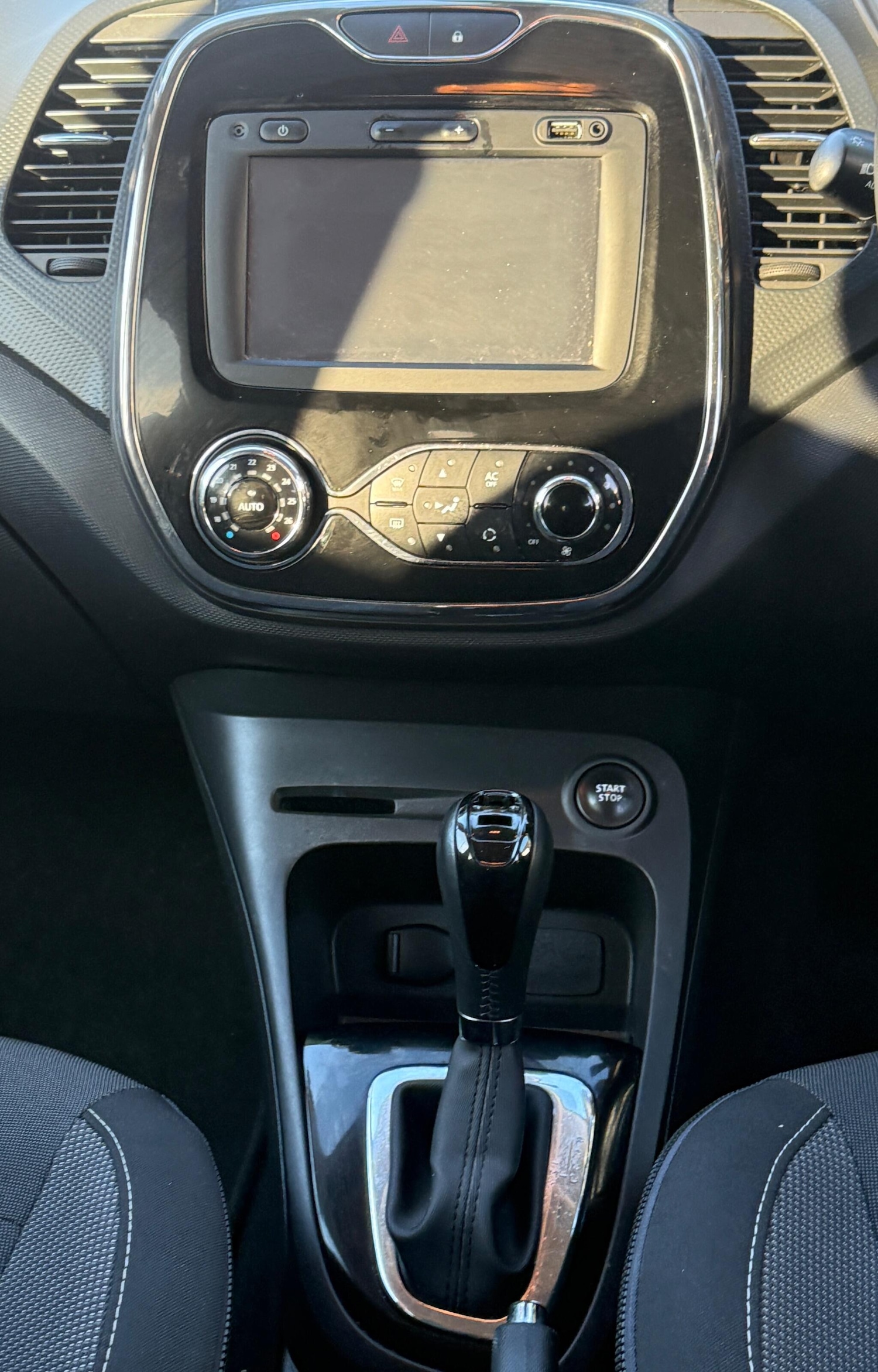 Used Renault Captur 2014 for sale - 77033563: Photo 18