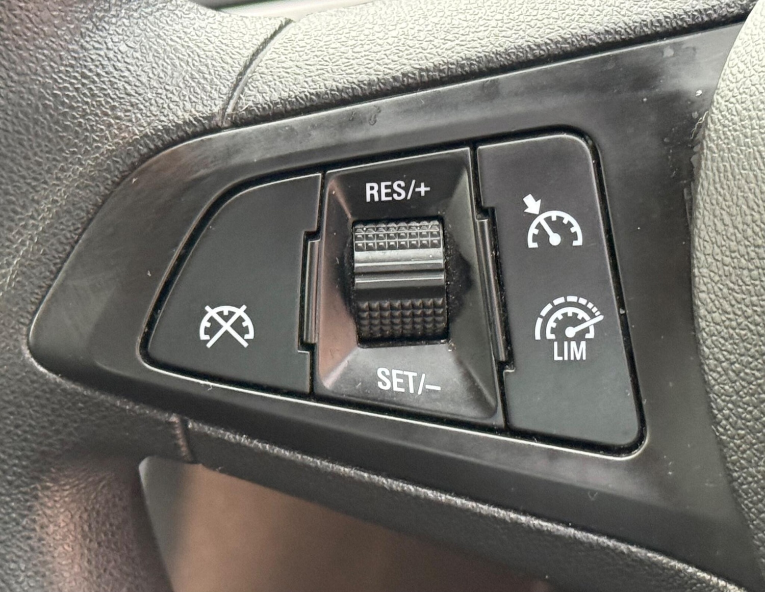 Used Vauxhall Astra 2017 for sale - 76346853: Photo 42