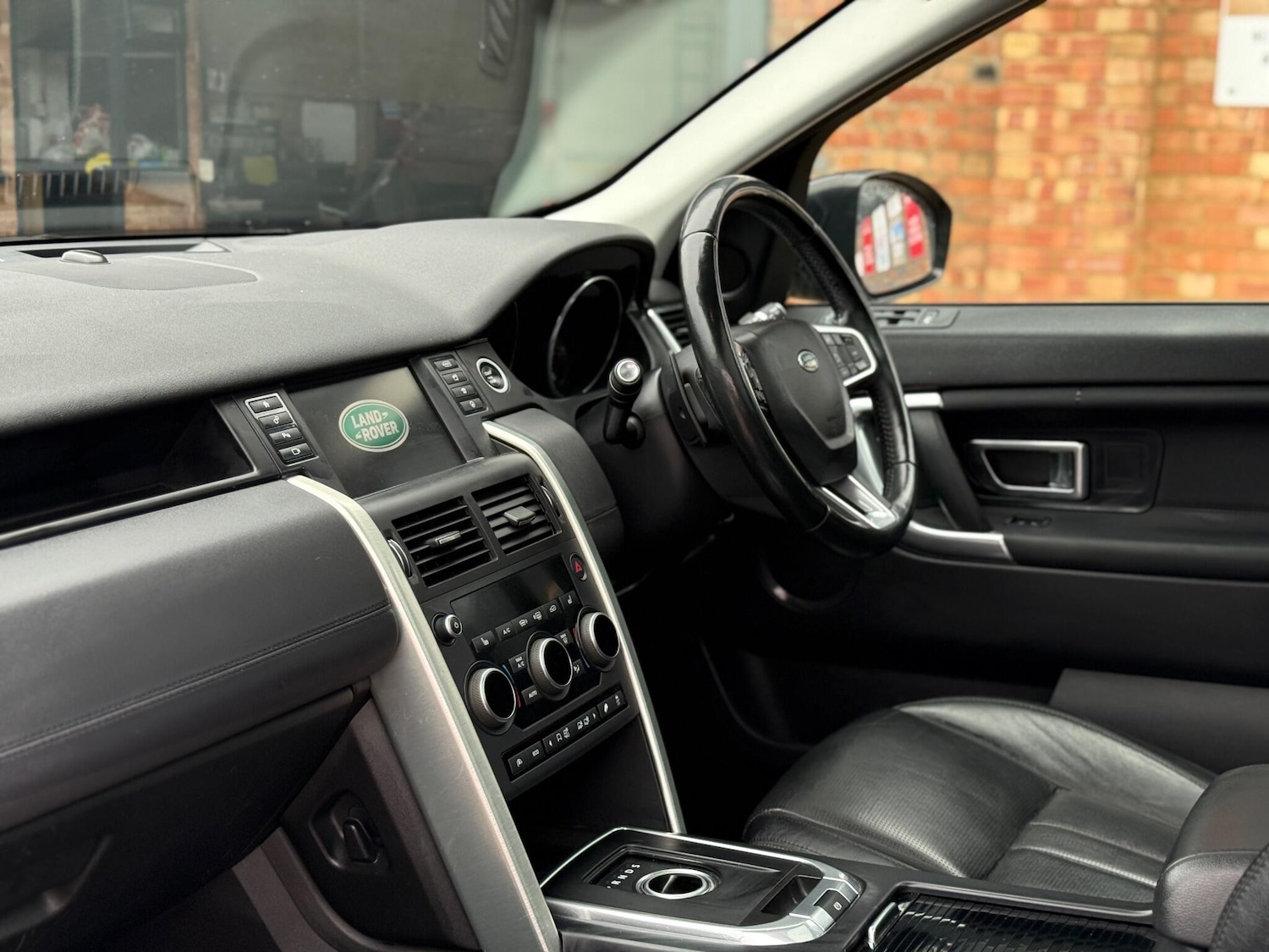 Used Land Rover Discovery Sport 2015 for sale - 76883920: Photo 15