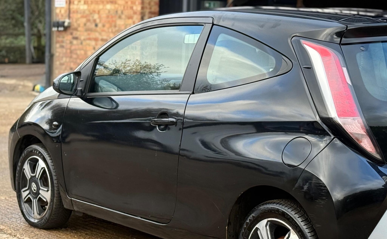 Used Toyota AYGO 2014 for sale - 76697843: Photo 31