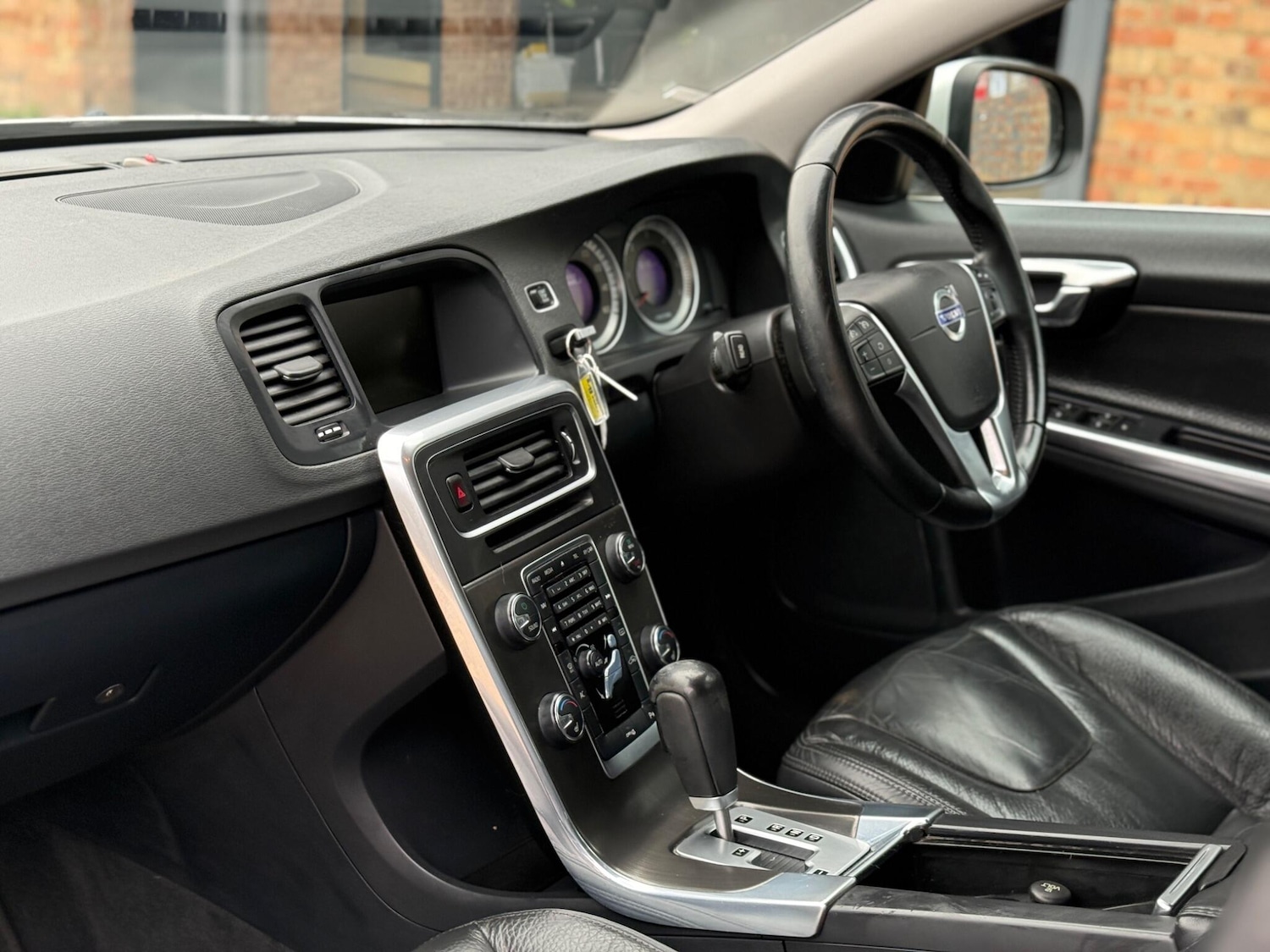 Used Volvo V60 2012 for sale - 77775297: Photo 15