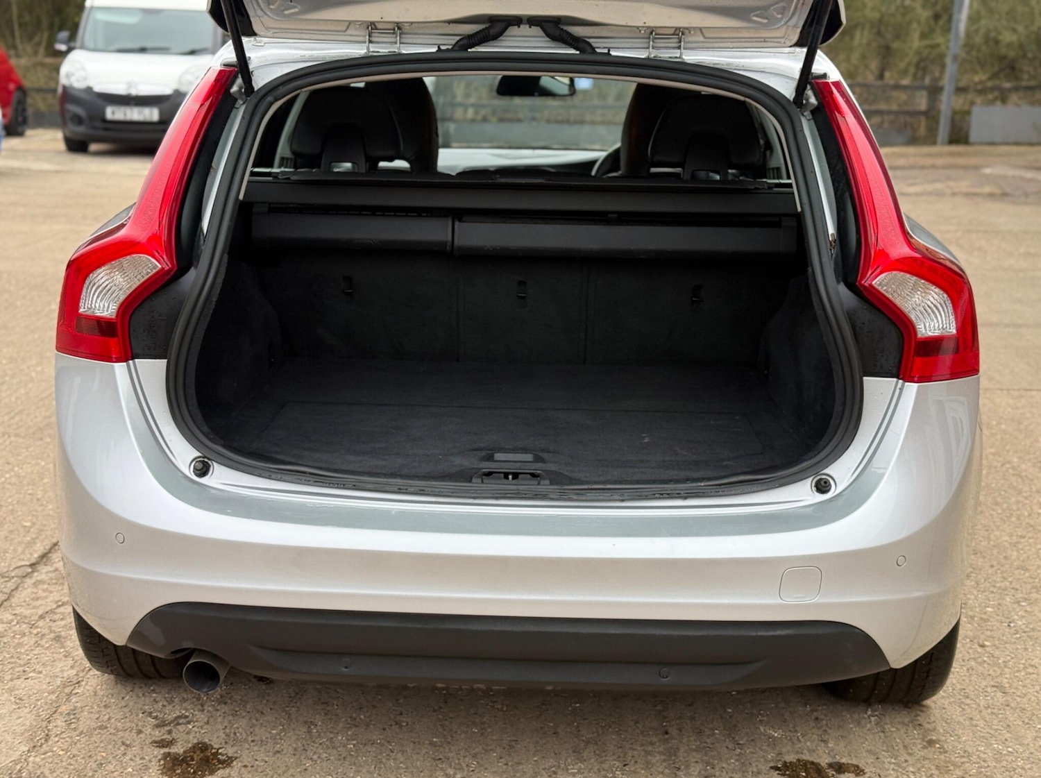 Used Volvo V60 2012 for sale - 77775297: Photo 17