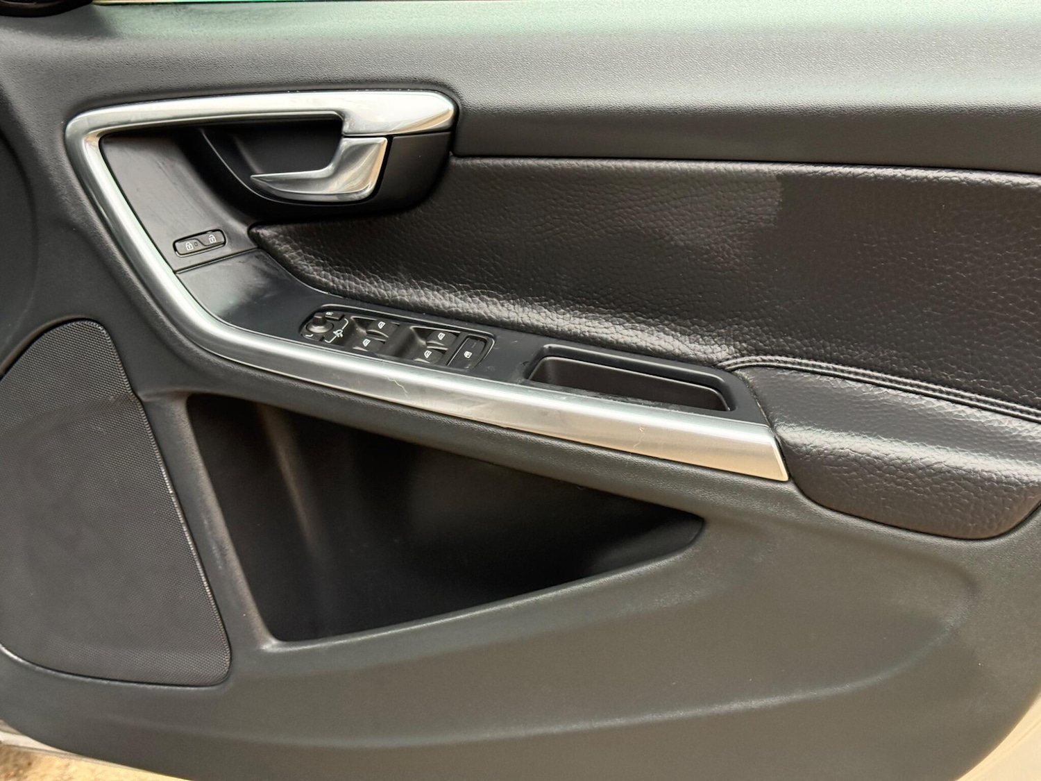 Used Volvo V60 2012 for sale - 77775297: Photo 33