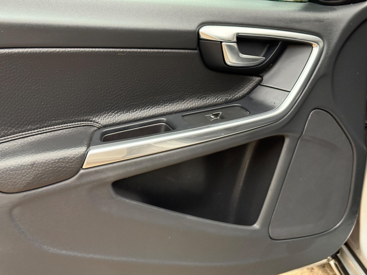 Used Volvo V60 2012 for sale - 77775297: Photo 36