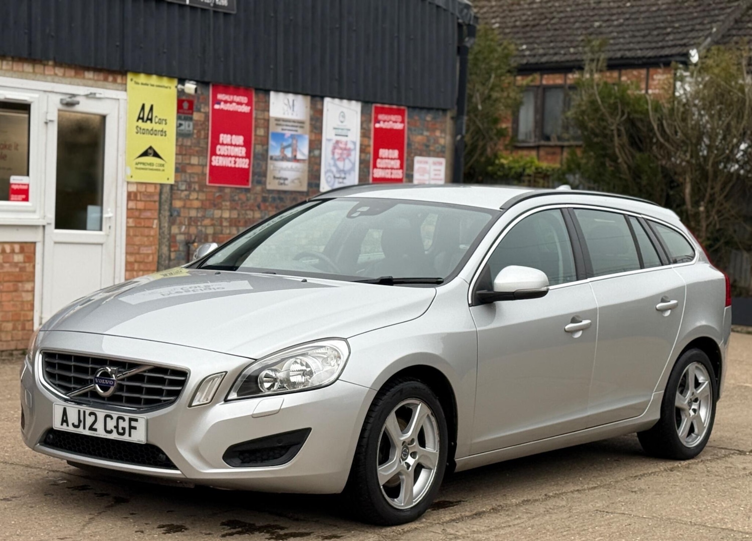 Used Volvo V60 2012 for sale - 77775297: Photo 5