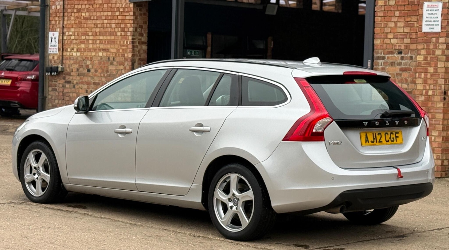 Used Volvo V60 2012 for sale - 77775297: Photo 9