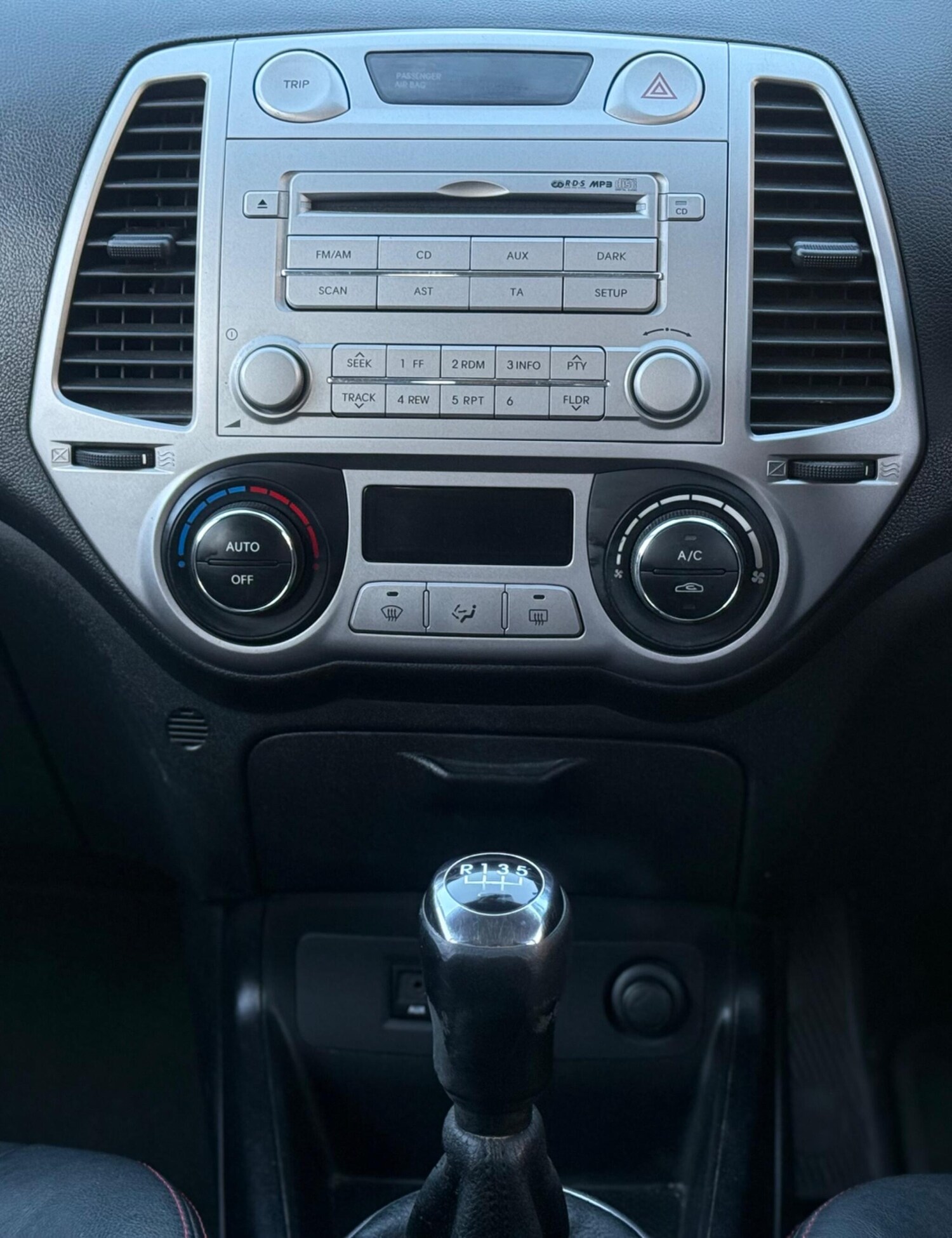 Used Hyundai i20 2009 for sale - 78213334: Photo 25