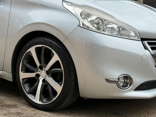 Used Peugeot 208 2012 for sale - 75244721: Photo 19