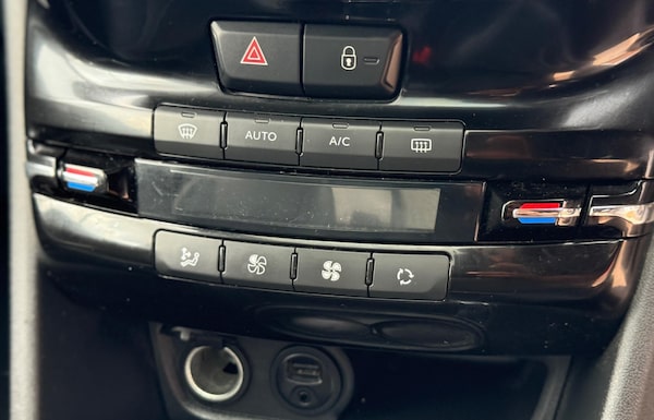 Used Peugeot 208 2012 for sale - 75244721: Photo 41