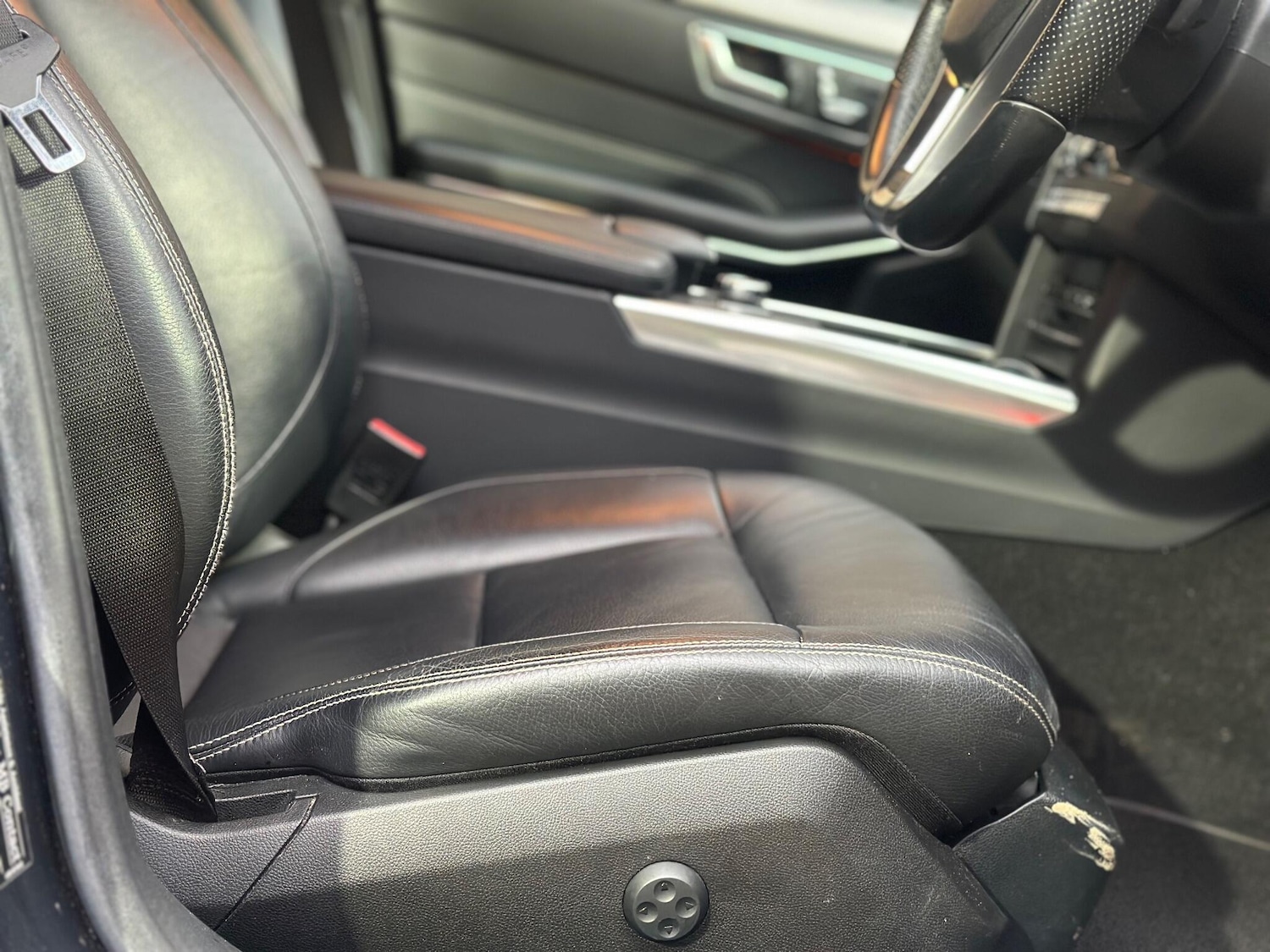 Used Mercedes-Benz E Class 2013 for sale - 76985685: Photo 11