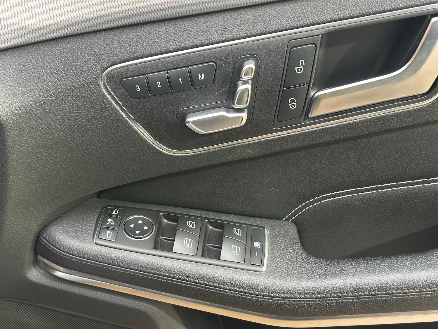 Used Mercedes-Benz E Class 2013 for sale - 76985685: Photo 29